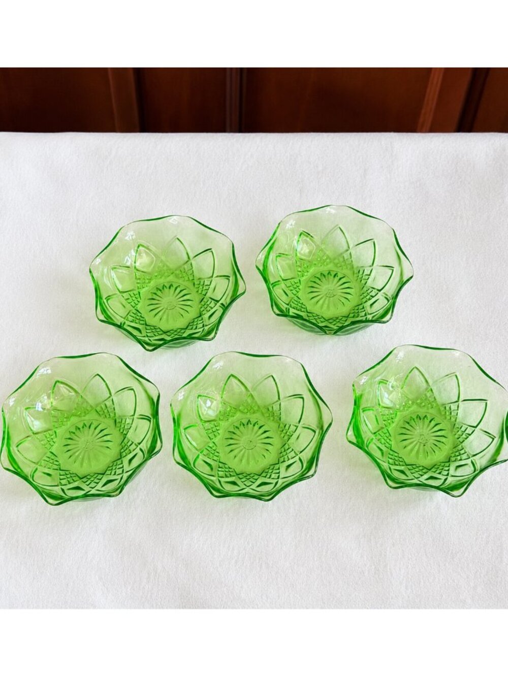 5 Vintage Hazel Atlas Diamond Arches Uranium Green Glass Dessert Bowls Set glow - Picture 3 of 7